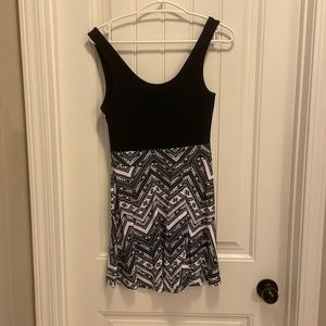 Bluenotes Size small ladies black and white dress